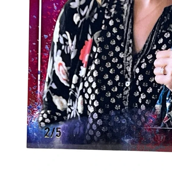 2025 Topps Chrome Marvel Studios Maggie Lang #S-93 Red Refractor The Snap 2/5 - Picture 3 of 10